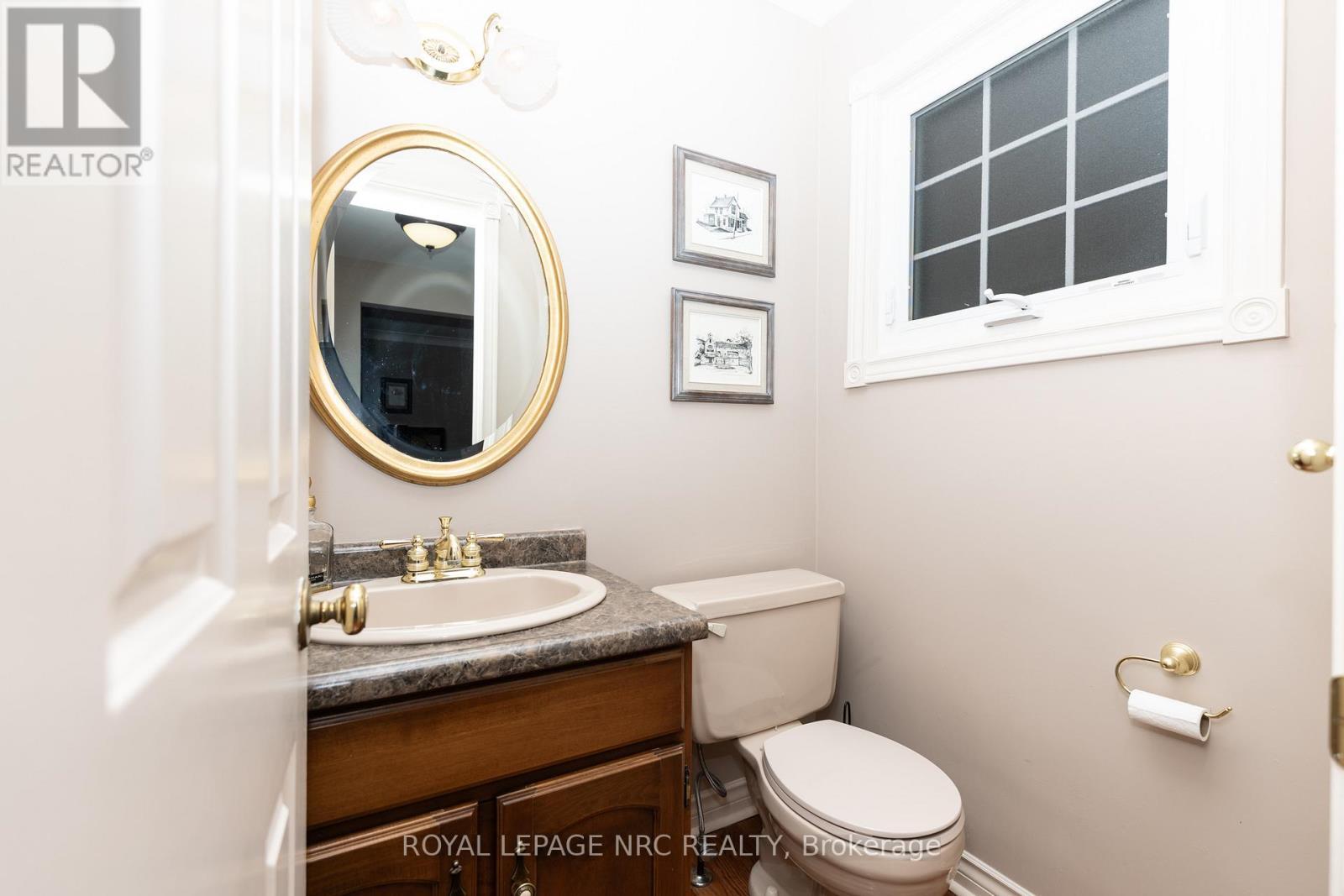 35 Garrison Village Drive, Niagara-On-The-Lake (Town), ON - Indoor Photo Showing Bathroom