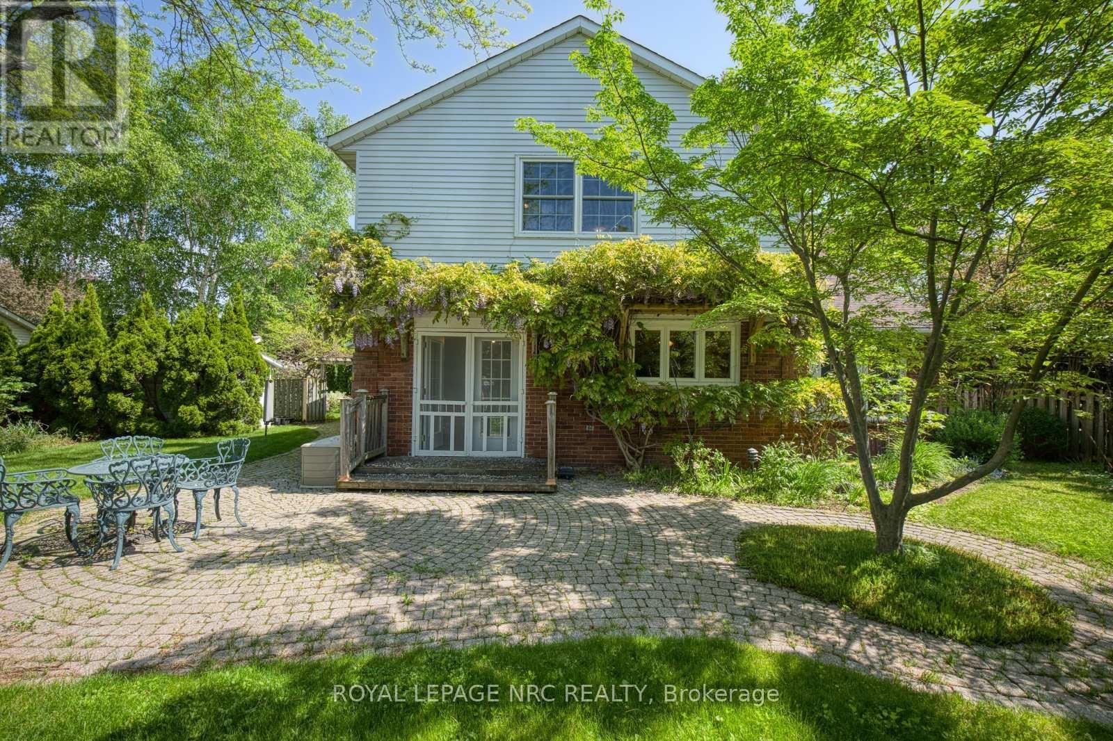 35 Garrison Village Drive, Niagara-On-The-Lake (Town), ON - Outdoor