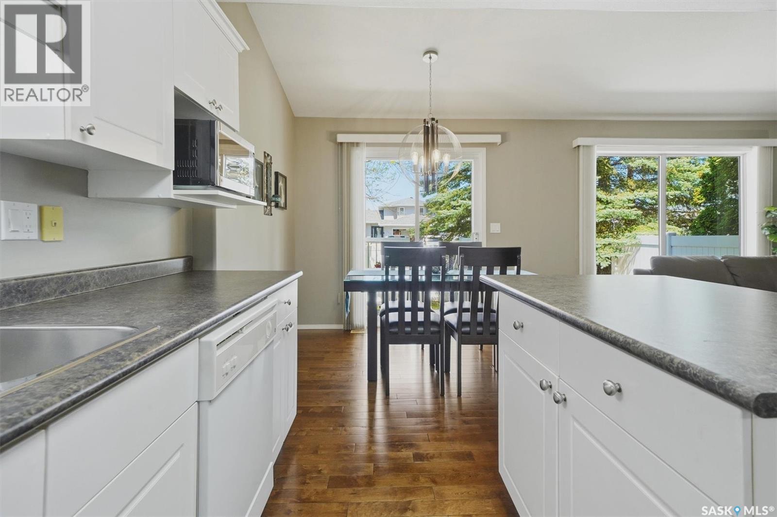 105 615 Mcwillie Avenue, Saskatoon, SK - Indoor Photo Showing Kitchen