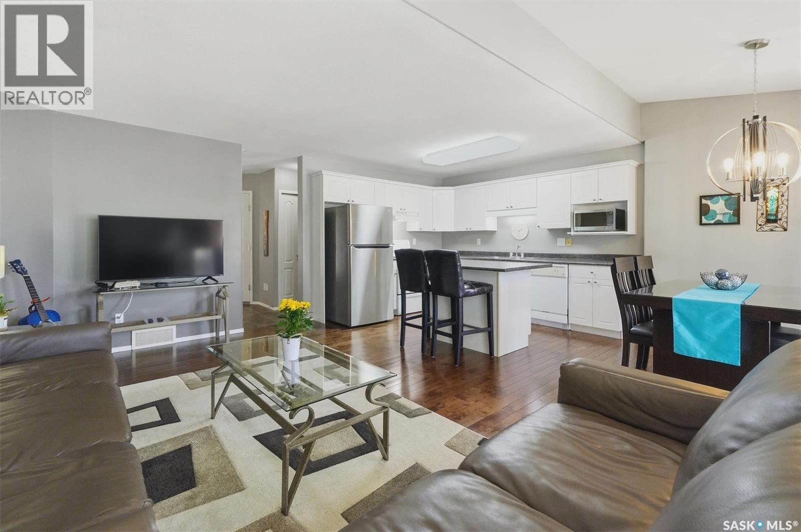 105 615 Mcwillie Avenue, Saskatoon, SK - Indoor Photo Showing Living Room