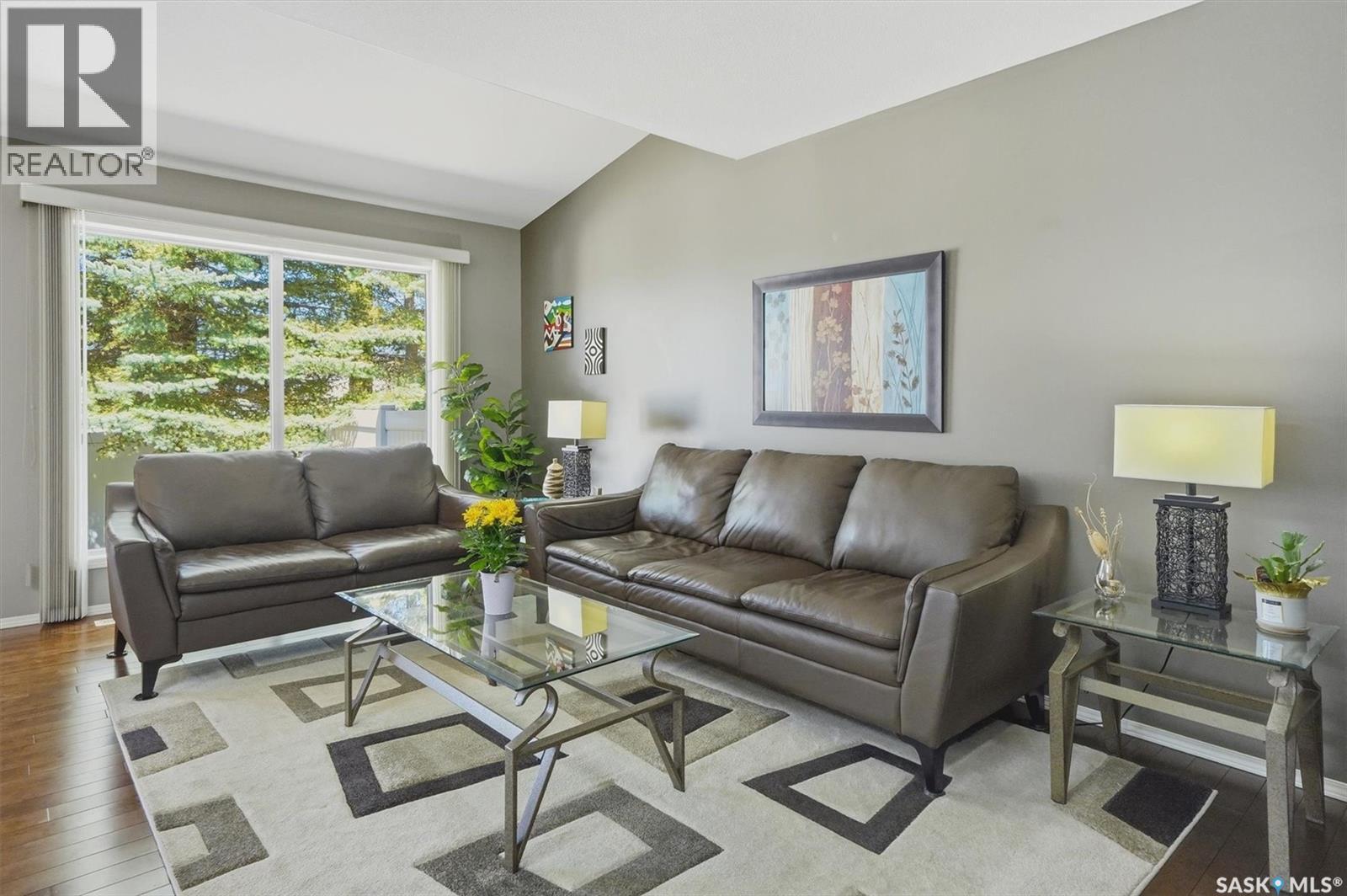 105 615 Mcwillie Avenue, Saskatoon, SK - Indoor Photo Showing Living Room