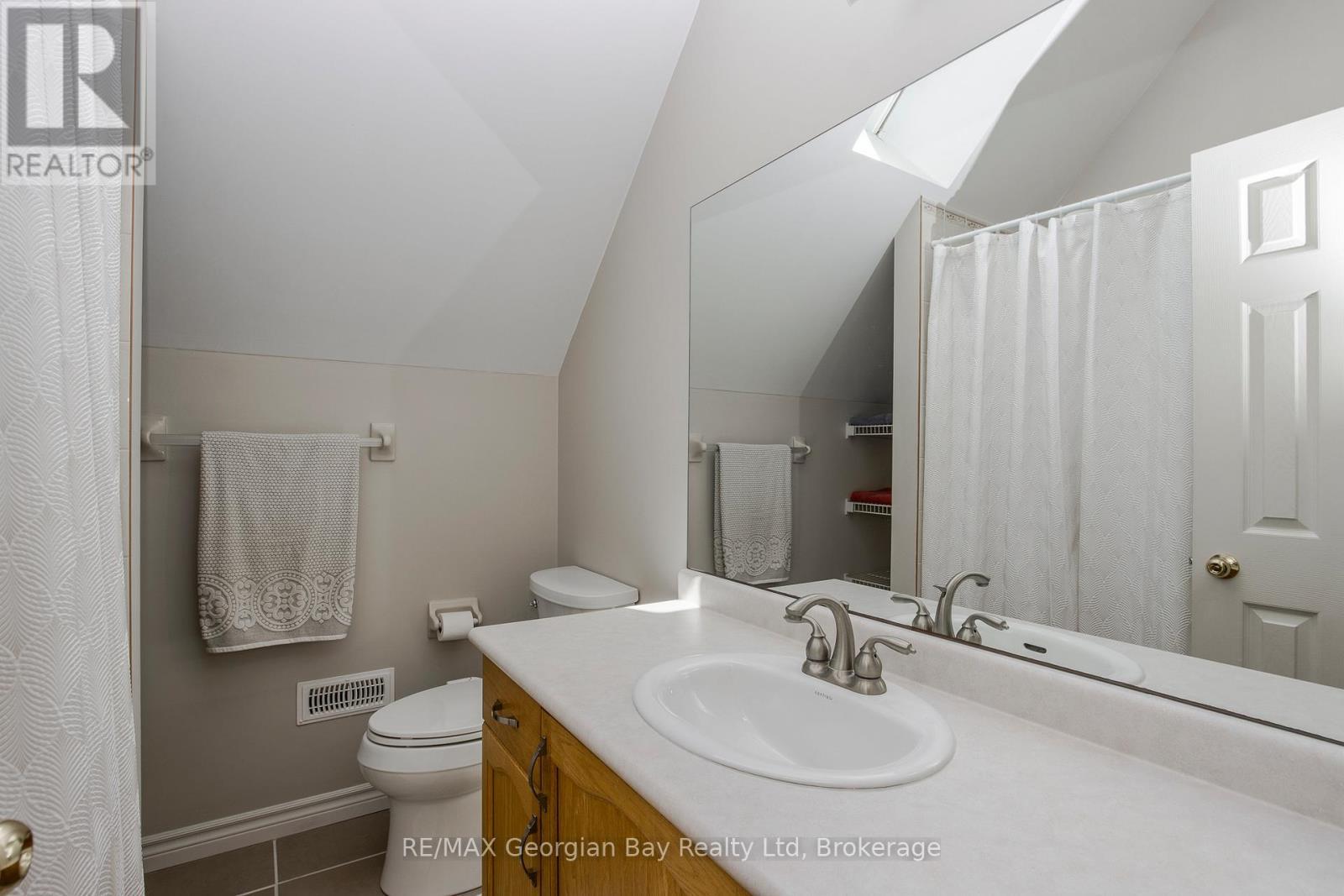 2nd level bath - 2 Ridout Court, Tiny, ON - Indoor Photo Showing Bathroom