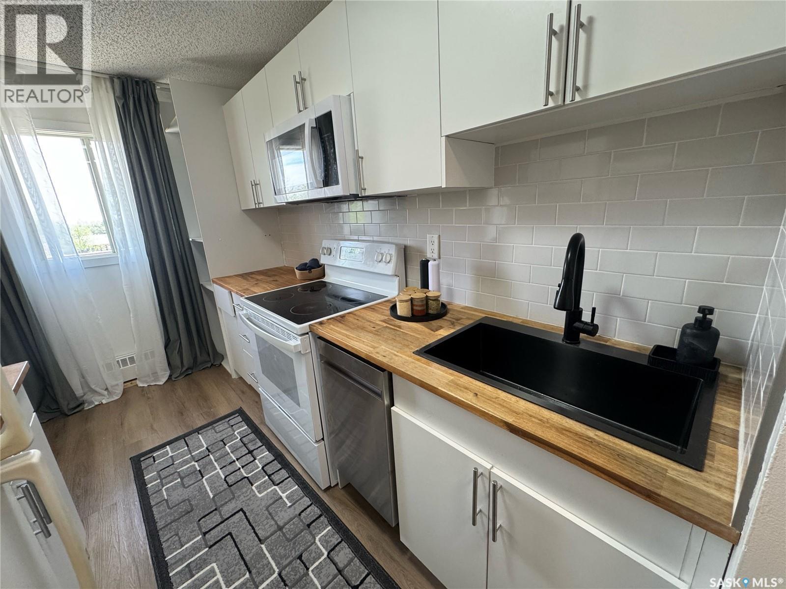 306 31 Rodenbush Drive, Regina, SK - Indoor Photo Showing Kitchen
