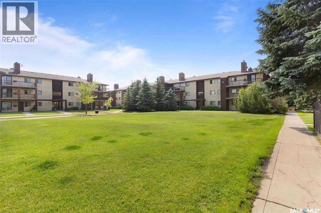 306 31 Rodenbush Drive, Regina, SK - Outdoor