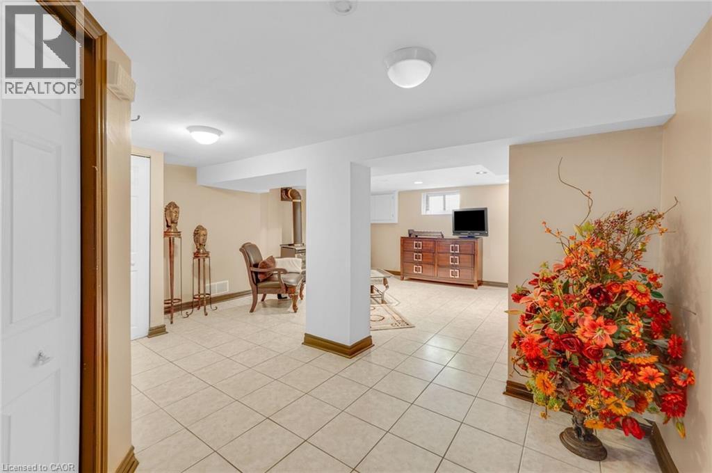 1 Galbraith Drive, Hamilton, ON - Indoor Photo Showing Other Room