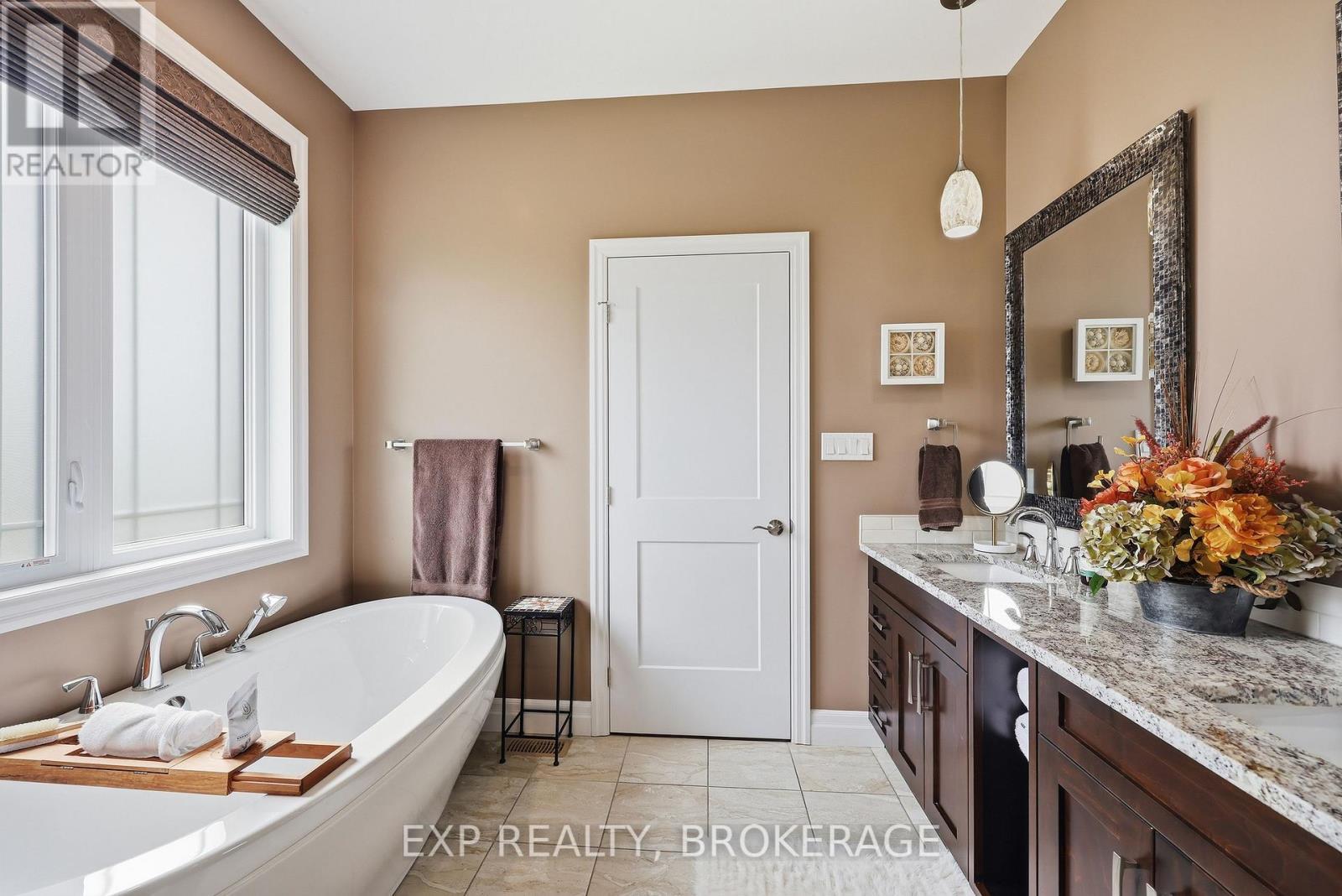 4 Sandstone Court, Frontenac (Frontenac South), ON