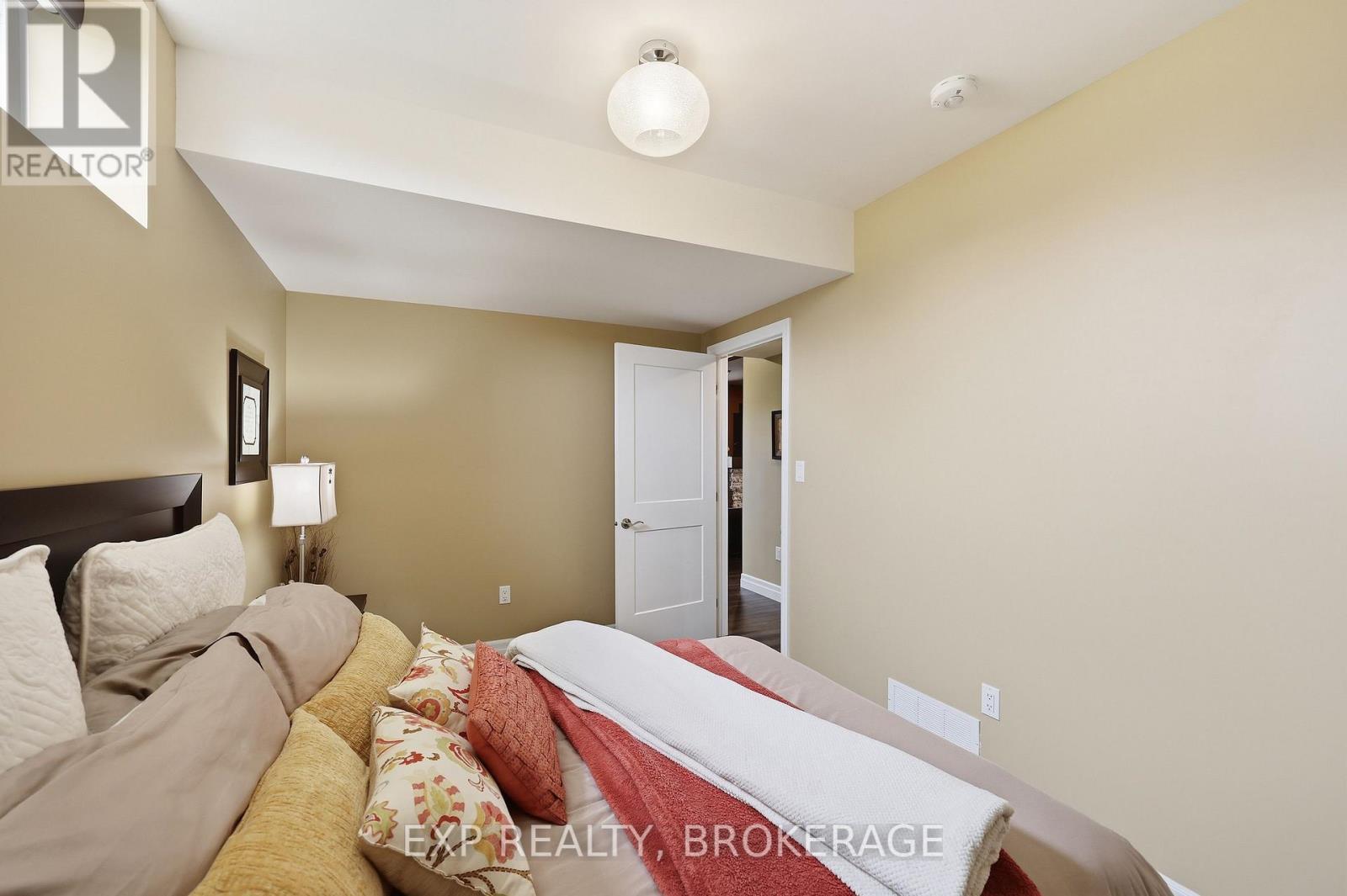 4 Sandstone Court, Frontenac (Frontenac South), ON