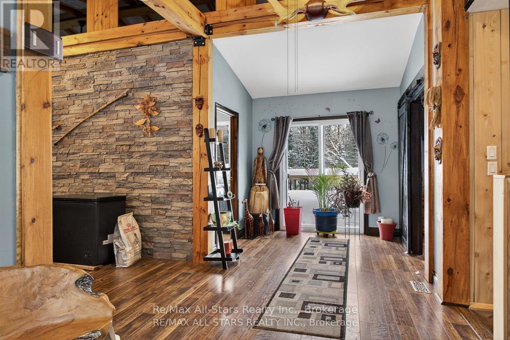 28 Pine Ridge Road, Kawartha Lakes (Norland), ON - Indoor Photo Showing Other Room