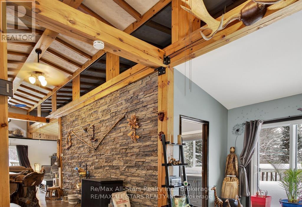 28 Pine Ridge Road, Kawartha Lakes (Norland), ON - Indoor With Fireplace
