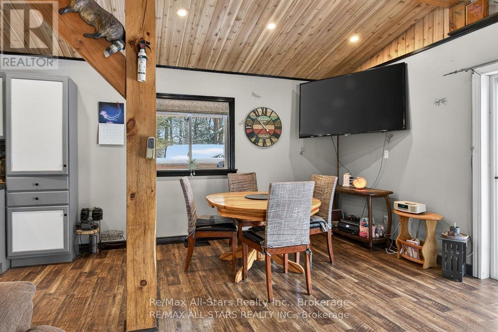 28 Pine Ridge Road, Kawartha Lakes (Norland), ON - Indoor Photo Showing Dining Room