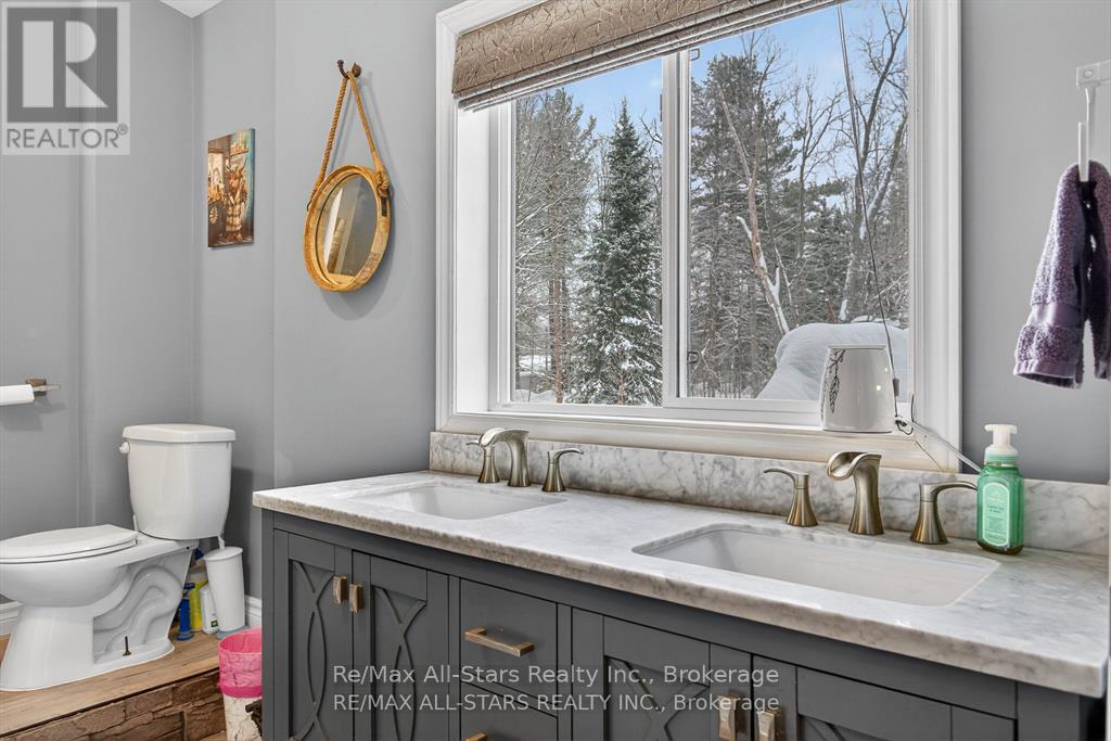 28 Pine Ridge Road, Kawartha Lakes (Norland), ON - Indoor Photo Showing Bathroom