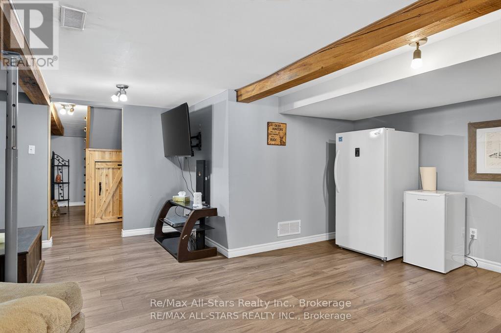 28 Pine Ridge Road, Kawartha Lakes (Norland), ON - Indoor Photo Showing Laundry Room
