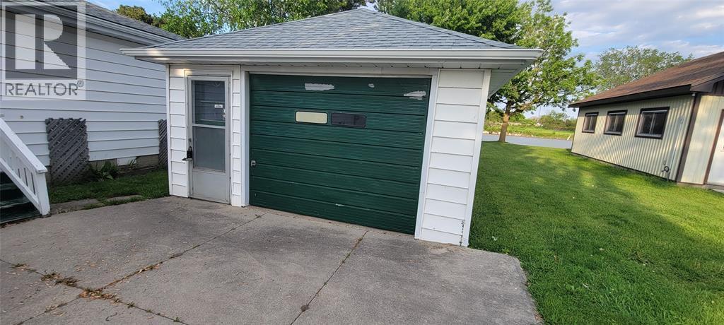 933 Old Glass Road, Wallaceburg, ON