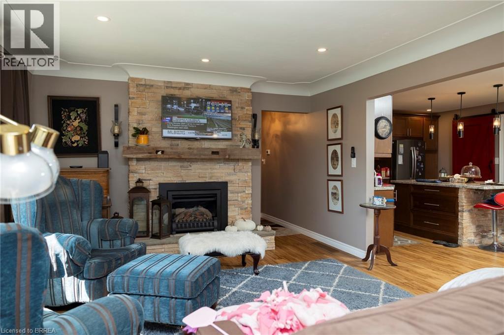 206 King Street, Burford, ON - Indoor Photo Showing Living Room With Fireplace