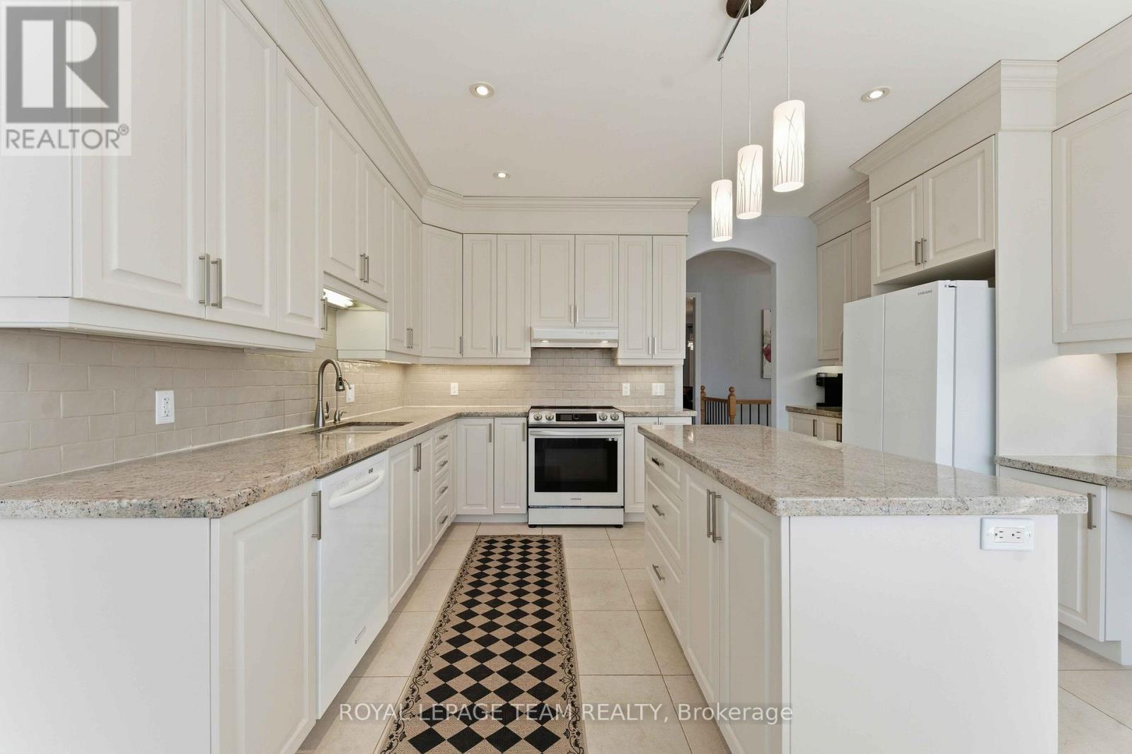 6868 Sparkling Lake Way, Ottawa, ON - Indoor Photo Showing Kitchen With Upgraded Kitchen