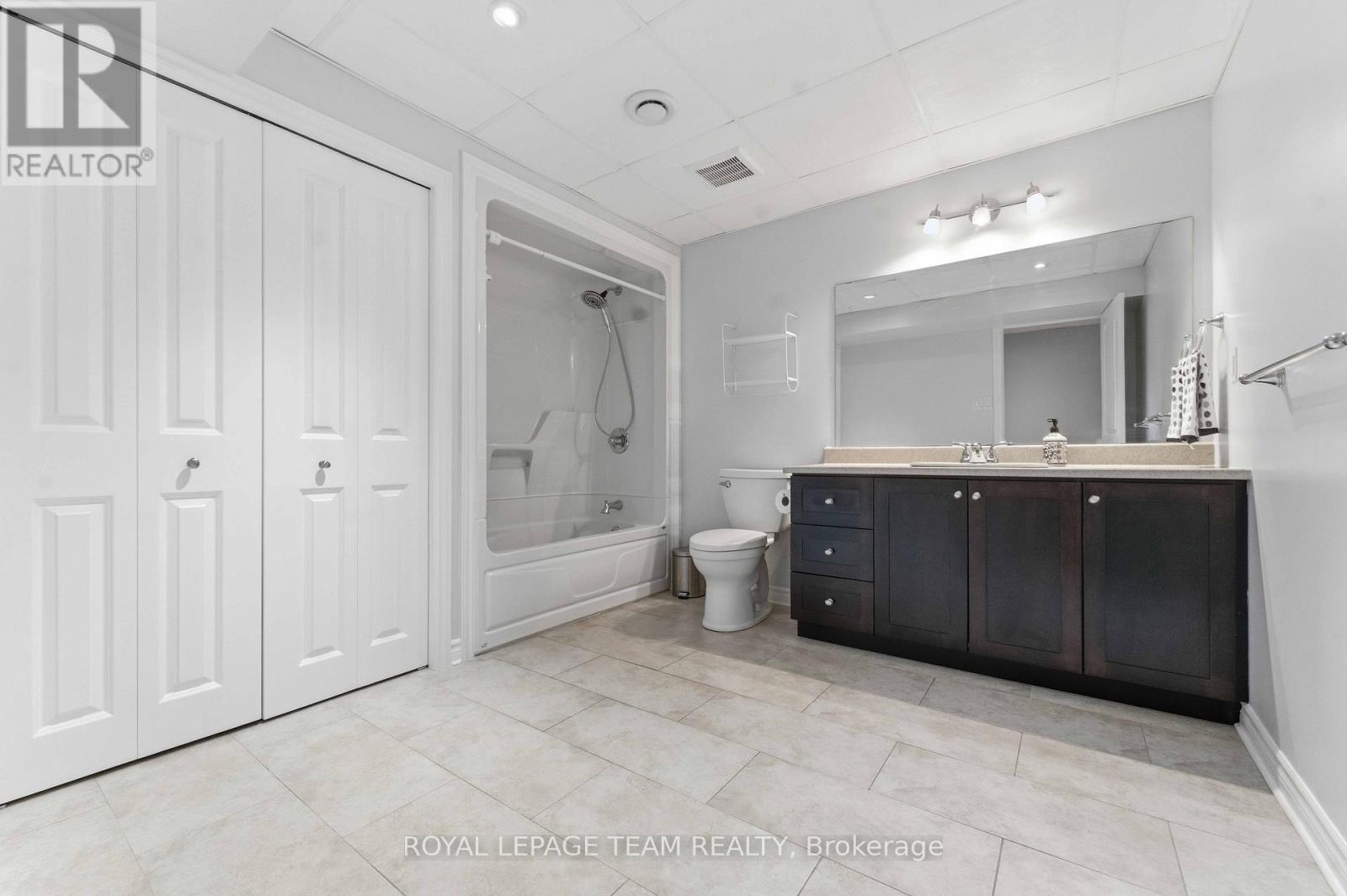 6868 Sparkling Lake Way, Ottawa, ON - Indoor Photo Showing Bathroom