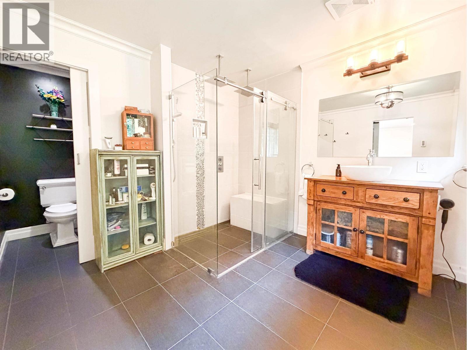 87 Angle Street, Kitimat, BC - Indoor Photo Showing Bathroom