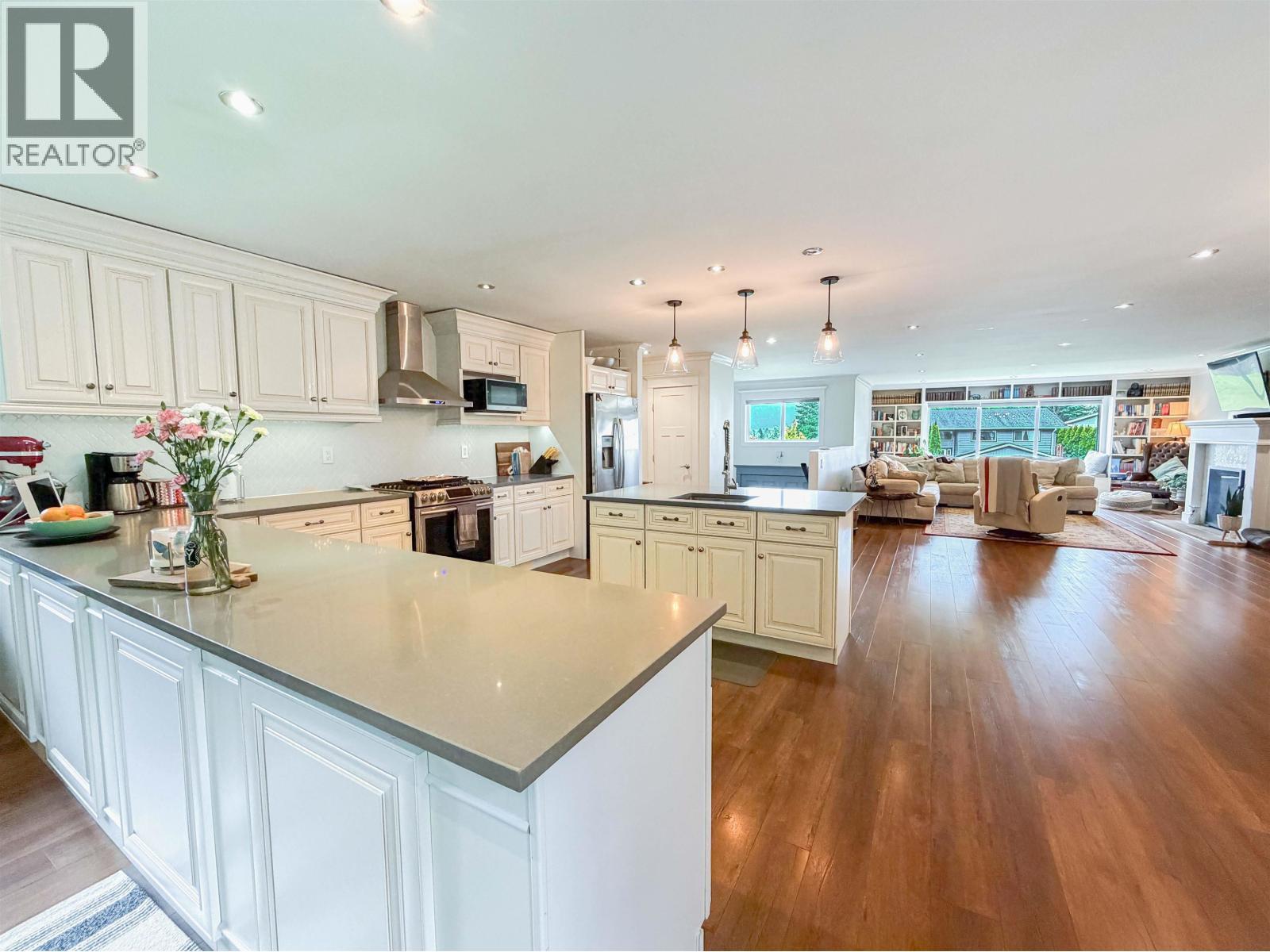 87 Angle Street, Kitimat, BC - Indoor Photo Showing Kitchen With Upgraded Kitchen