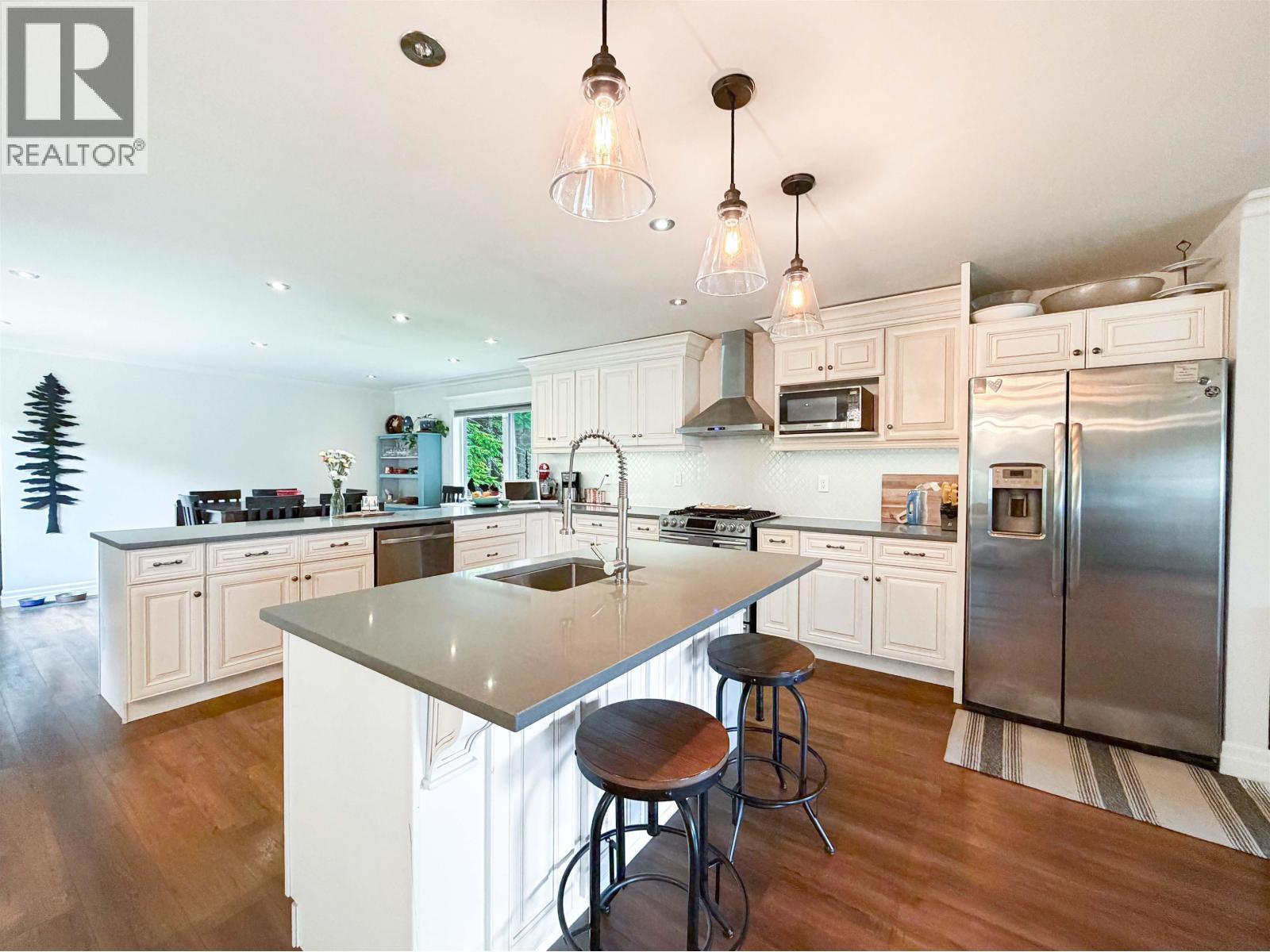 87 Angle Street, Kitimat, BC - Indoor Photo Showing Kitchen With Upgraded Kitchen