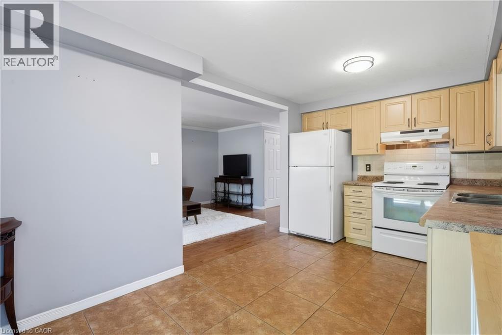 1089 Copper Leaf Crescent, Kitchener, ON - Indoor Photo Showing Kitchen