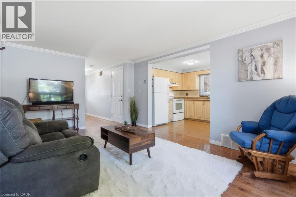 1089 Copper Leaf Crescent, Kitchener, ON - Indoor Photo Showing Living Room