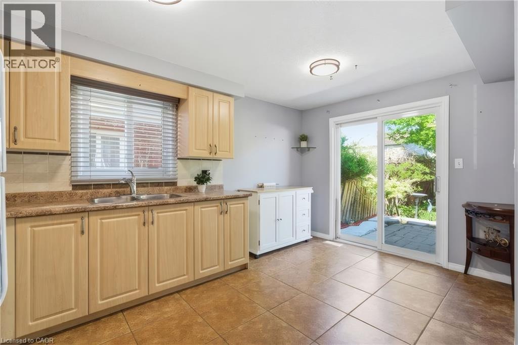 1089 Copper Leaf Crescent, Kitchener, ON - Indoor Photo Showing Kitchen With Double Sink