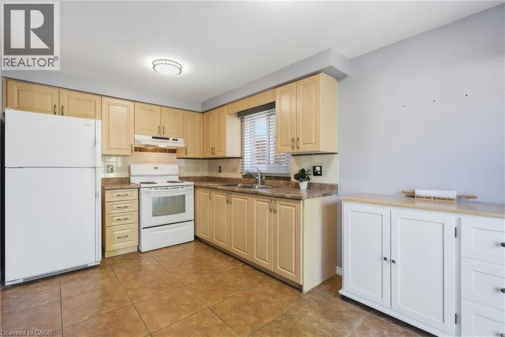 1089 Copper Leaf Crescent, Kitchener, ON - Indoor Photo Showing Kitchen With Double Sink