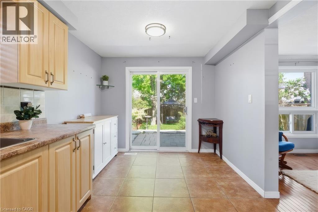 1089 Copper Leaf Crescent, Kitchener, ON - Indoor Photo Showing Kitchen