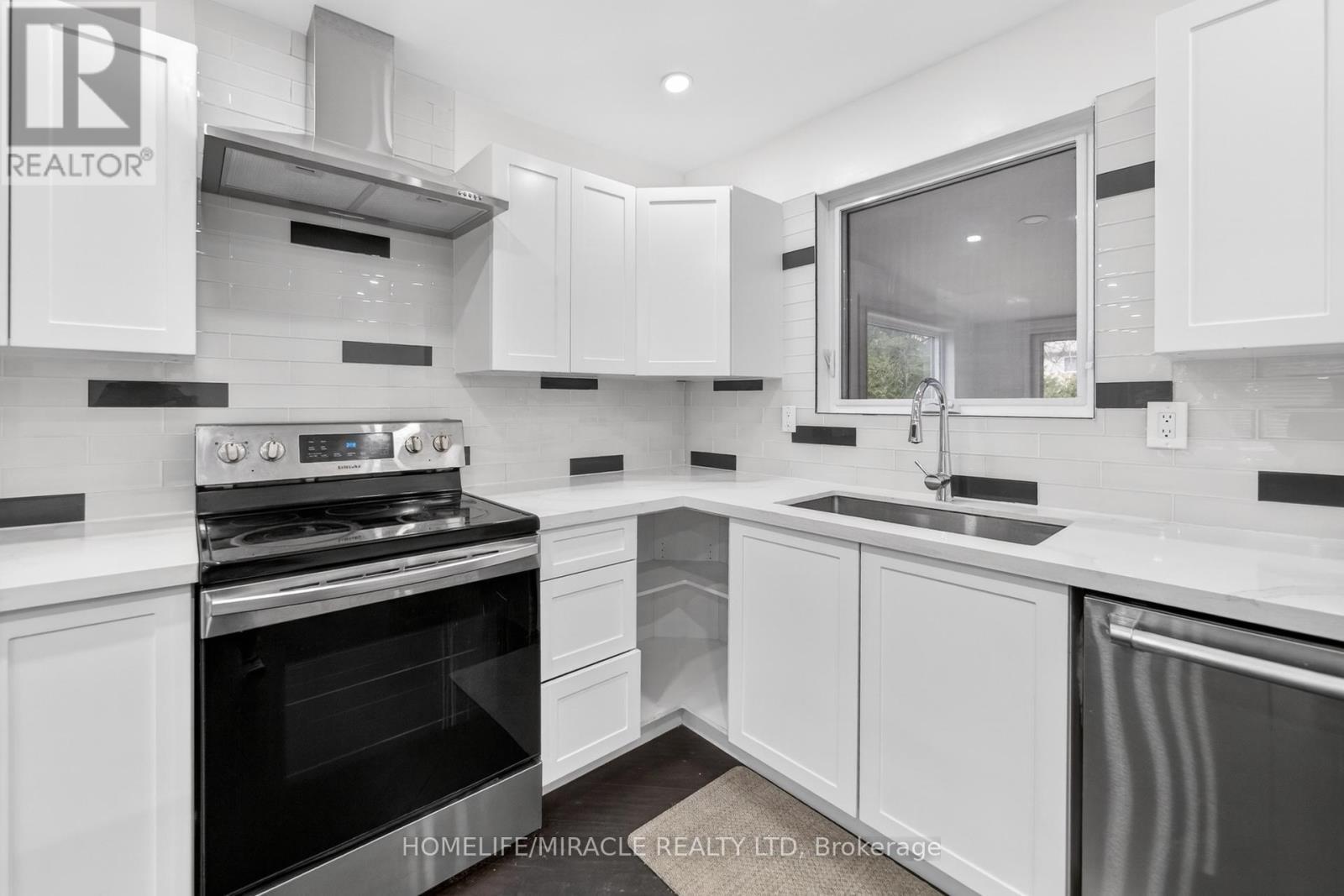 81 Watson Crescent, Brampton, ON - Indoor Photo Showing Kitchen