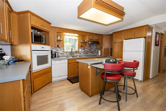 42 Village Dr, Ste Anne, MB