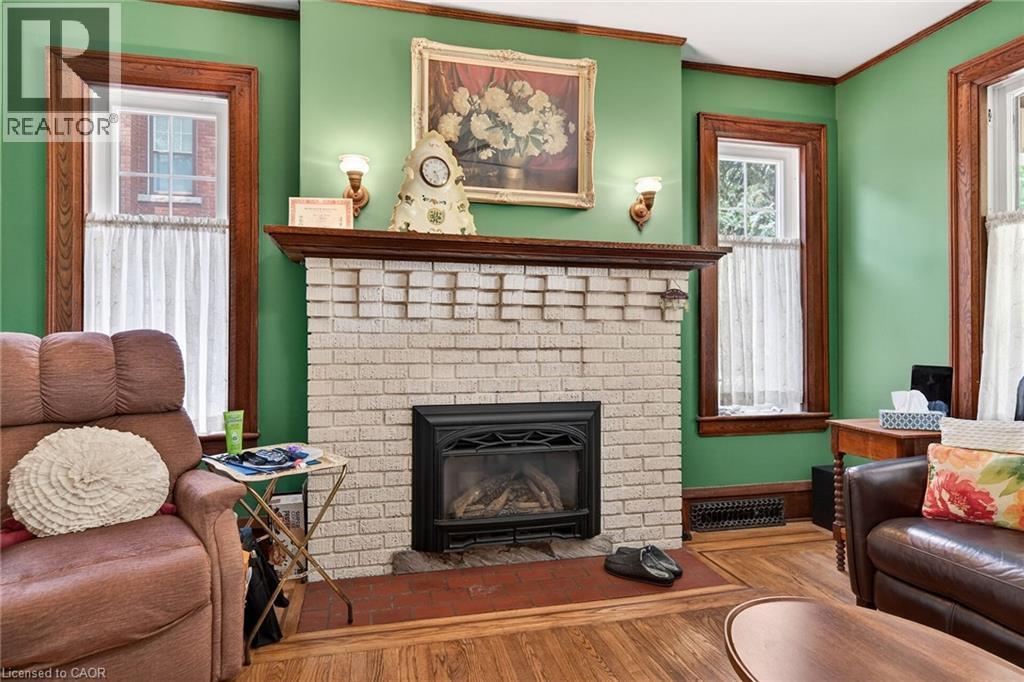 40 Fairleigh Crescent, Hamilton, ON - Indoor Photo Showing Living Room With Fireplace