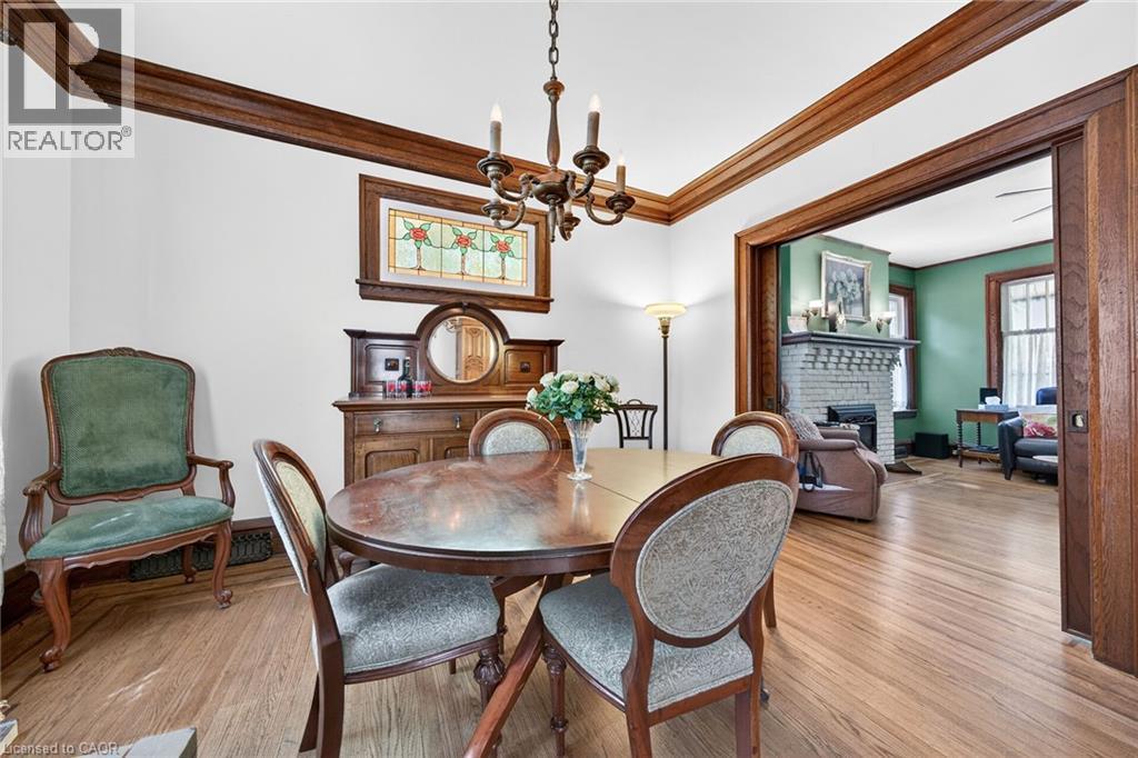 40 Fairleigh Crescent, Hamilton, ON - Indoor Photo Showing Dining Room