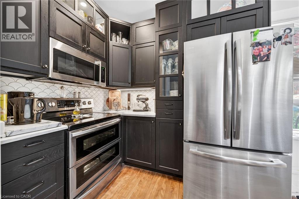 40 Fairleigh Crescent, Hamilton, ON - Indoor Photo Showing Kitchen
