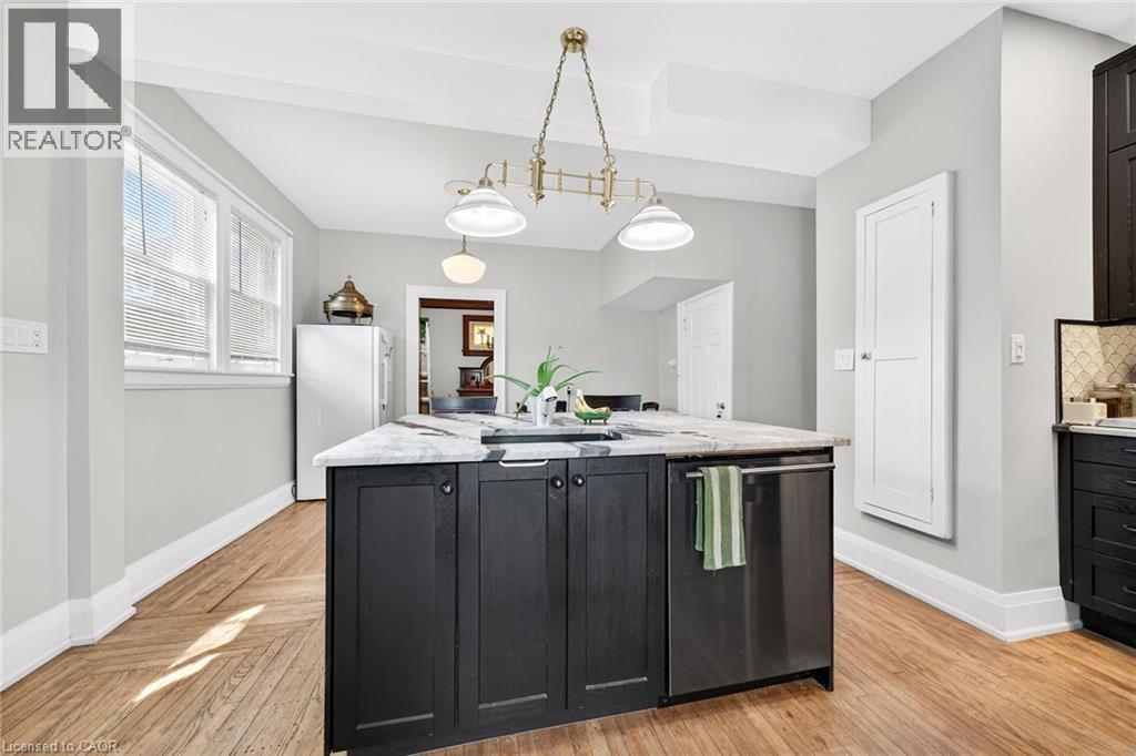 40 Fairleigh Crescent, Hamilton, ON - Indoor Photo Showing Kitchen