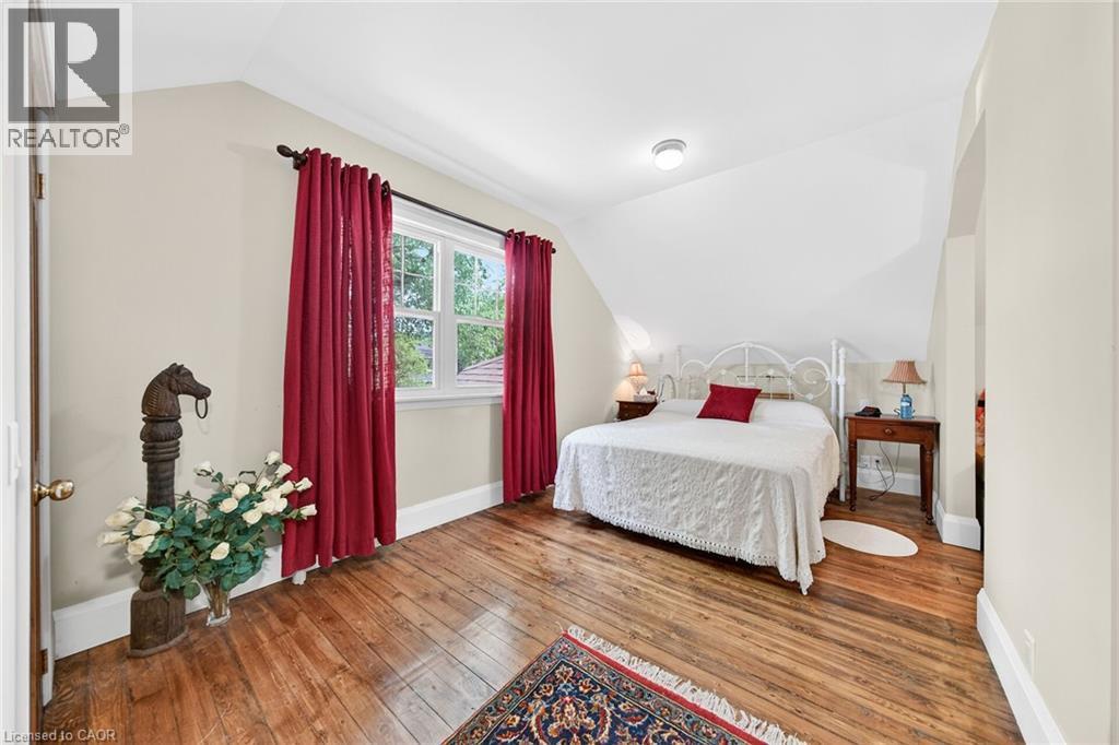 40 Fairleigh Crescent, Hamilton, ON - Indoor Photo Showing Bedroom