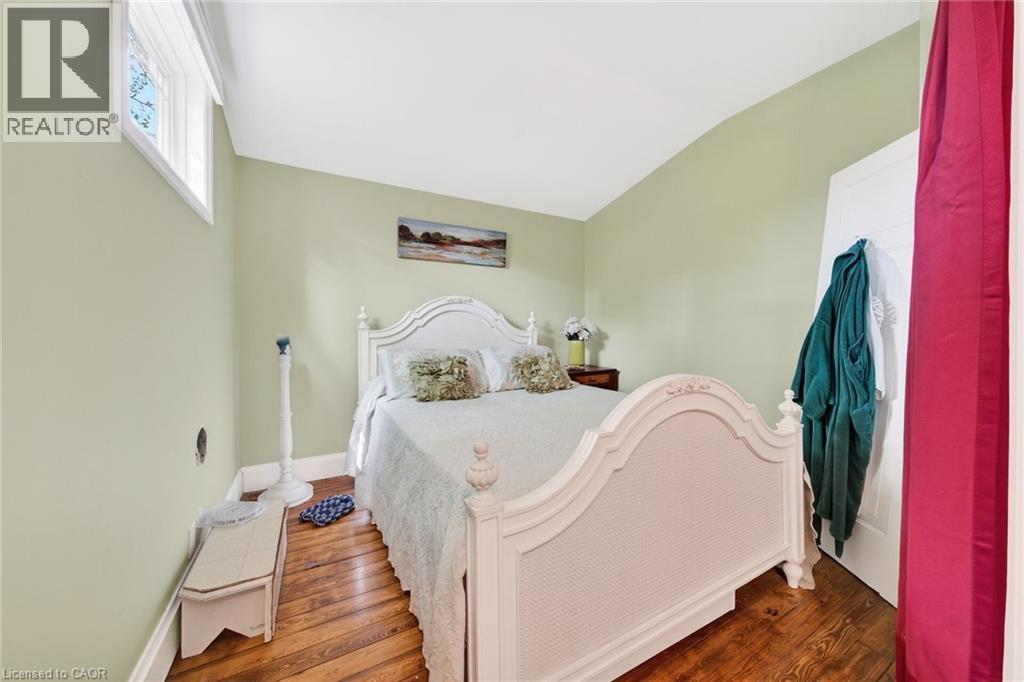 40 Fairleigh Crescent, Hamilton, ON - Indoor Photo Showing Bedroom