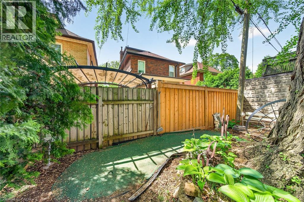 40 Fairleigh Crescent, Hamilton, ON - Outdoor
