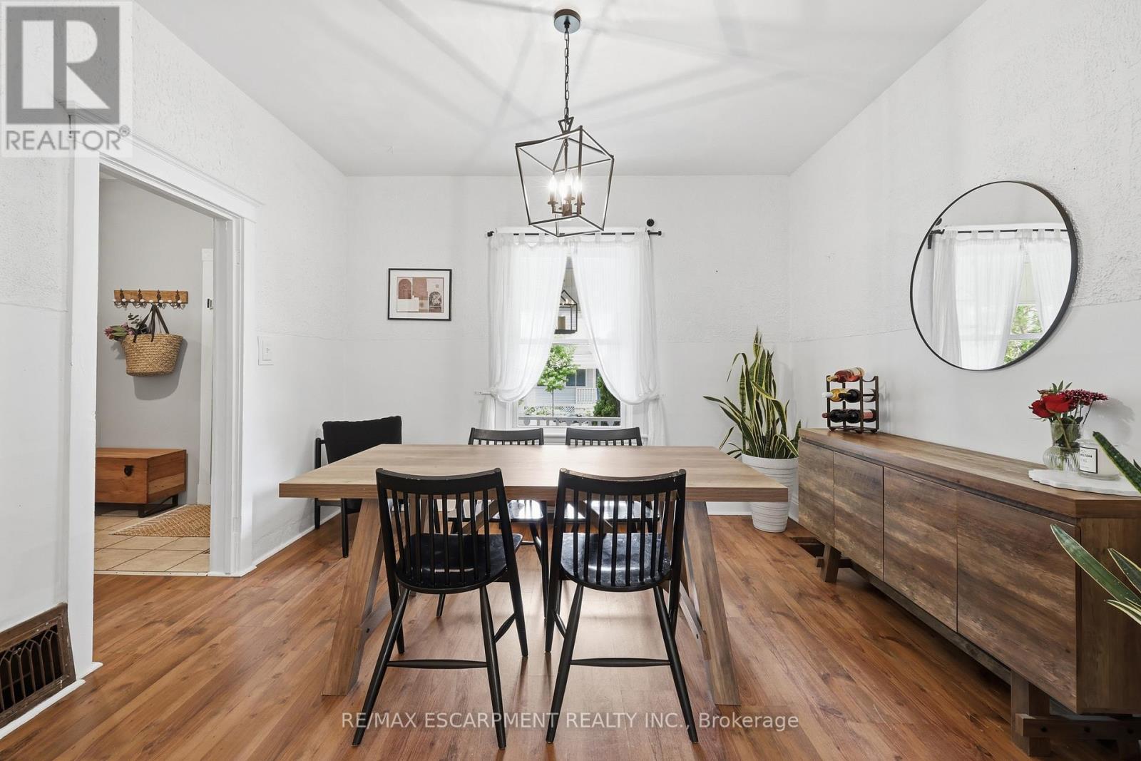 23 East 21St Street, Hamilton, ON - Indoor Photo Showing Dining Room