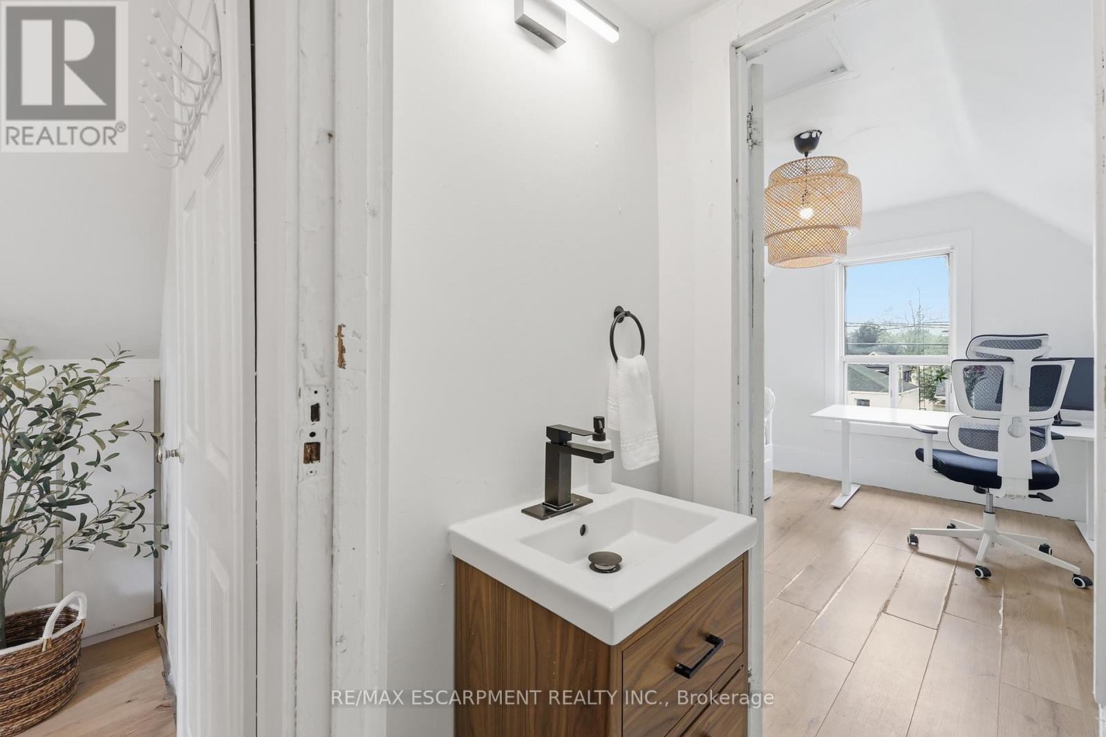 23 East 21St Street, Hamilton, ON - Indoor