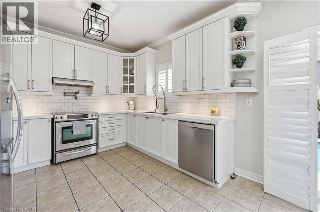 5444 Sundial Road, Burlington, ON - Indoor Photo Showing Kitchen
