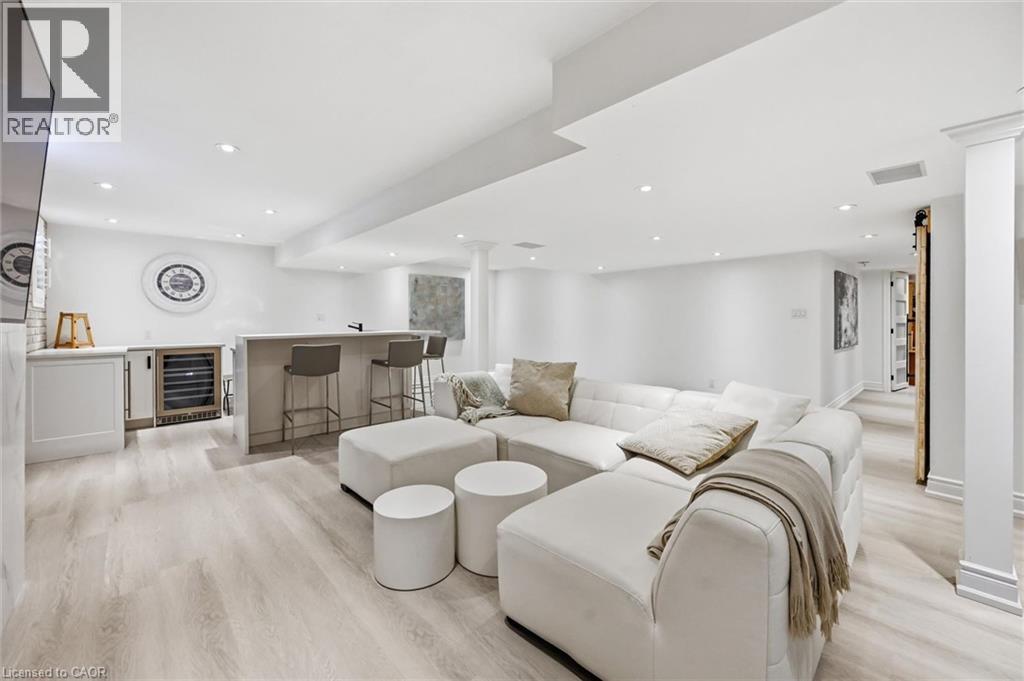 5444 Sundial Road, Burlington, ON - Indoor Photo Showing Living Room