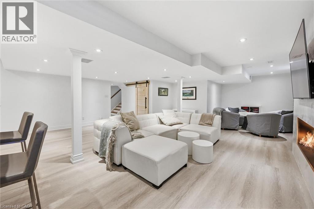 5444 Sundial Road, Burlington, ON - Indoor Photo Showing Living Room With Fireplace