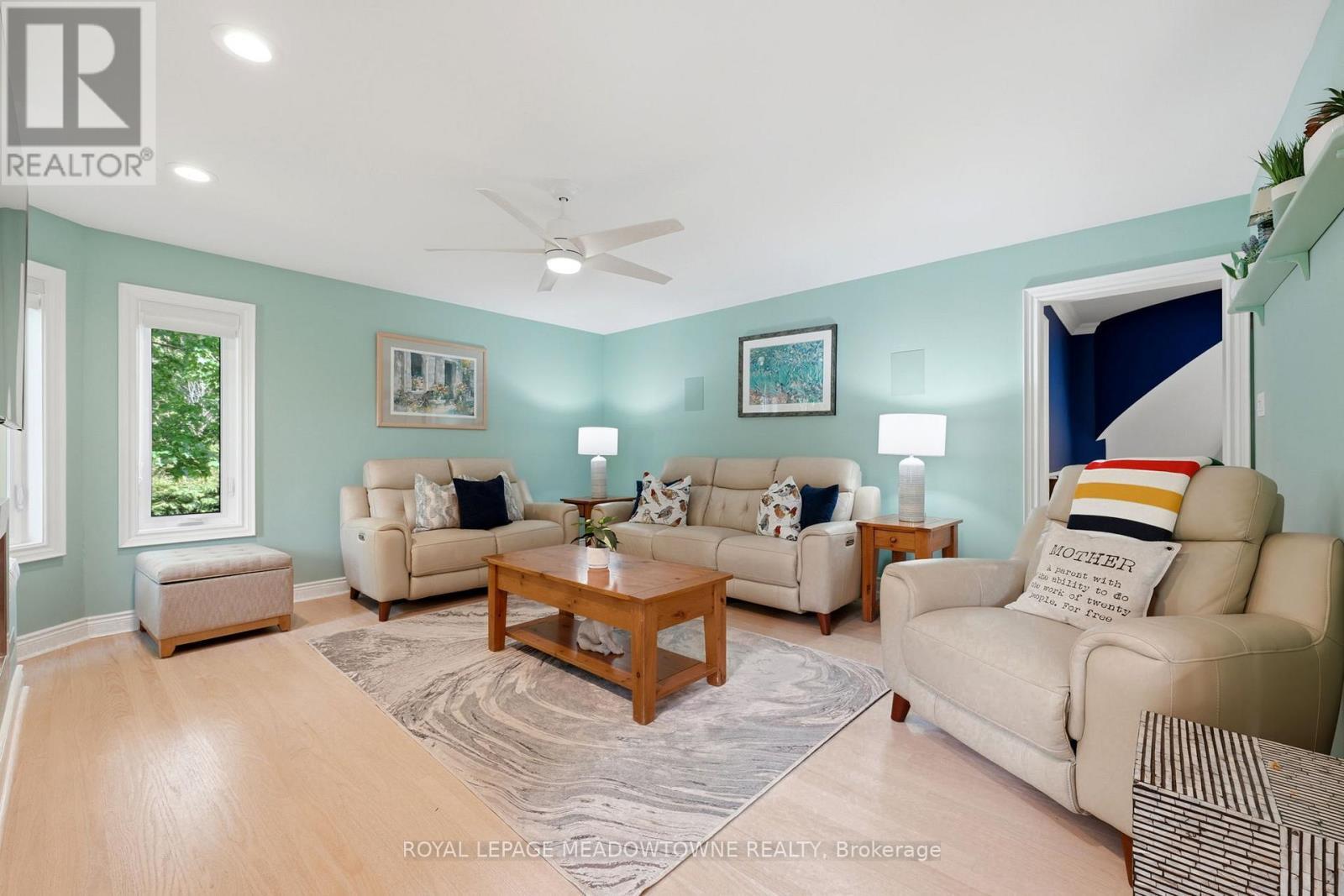 25 Gollop Crescent, Halton Hills, ON - Indoor Photo Showing Living Room