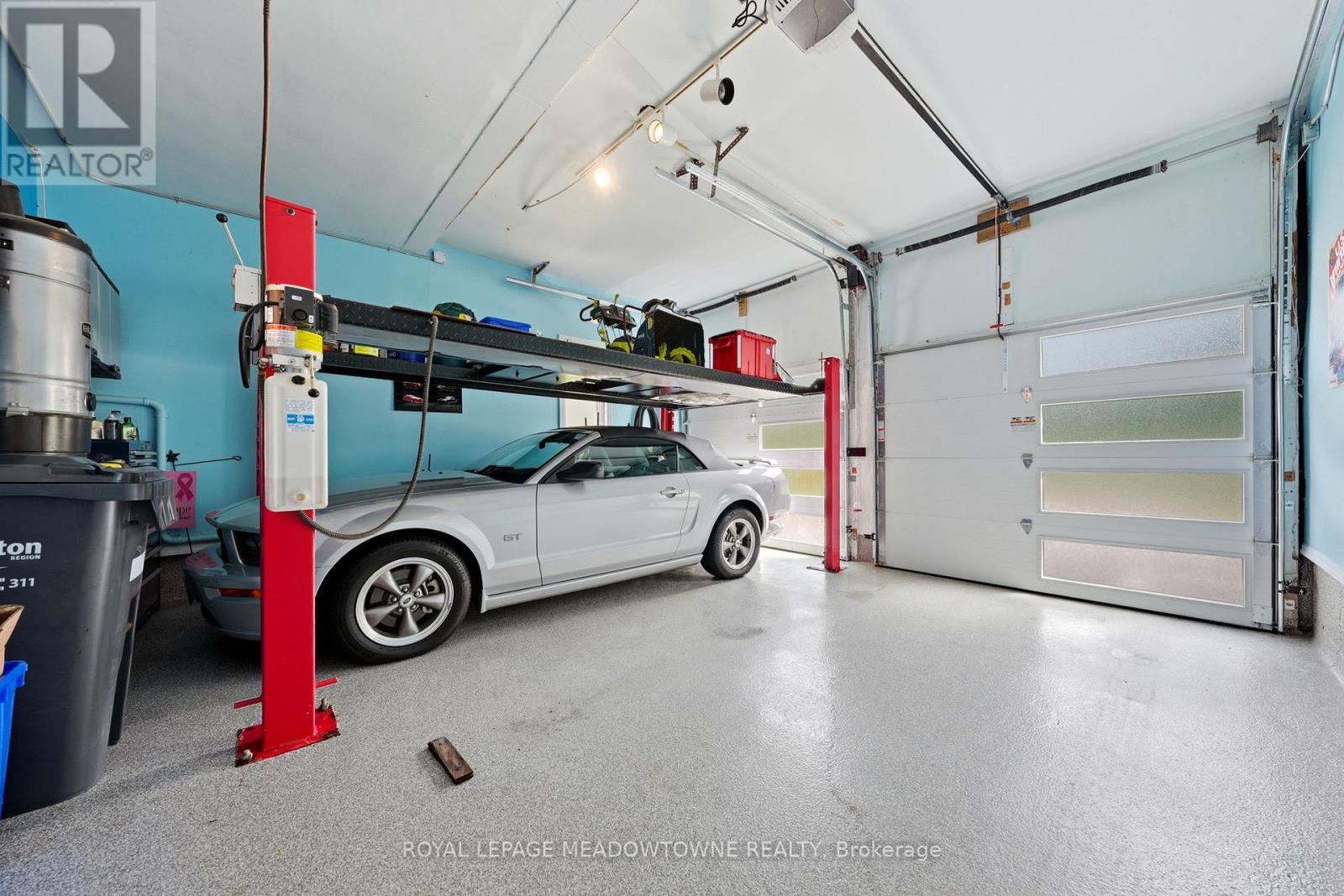 25 Gollop Crescent, Halton Hills, ON - Indoor Photo Showing Garage