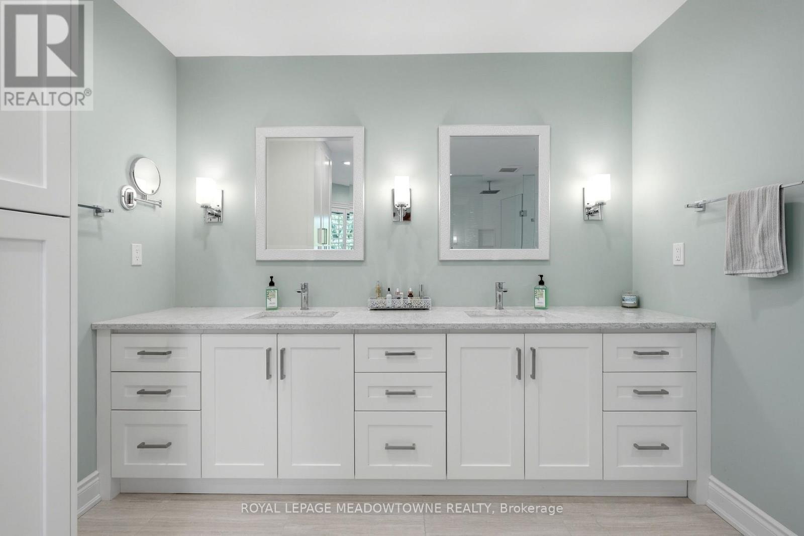 25 Gollop Crescent, Halton Hills, ON - Indoor Photo Showing Bathroom