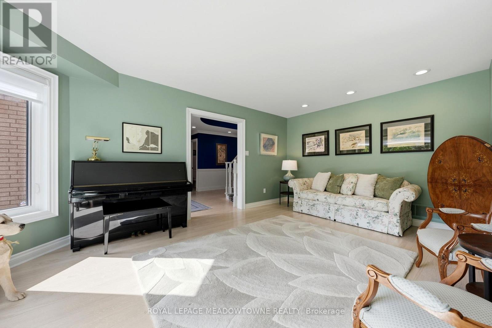 25 Gollop Crescent, Halton Hills, ON - Indoor Photo Showing Living Room