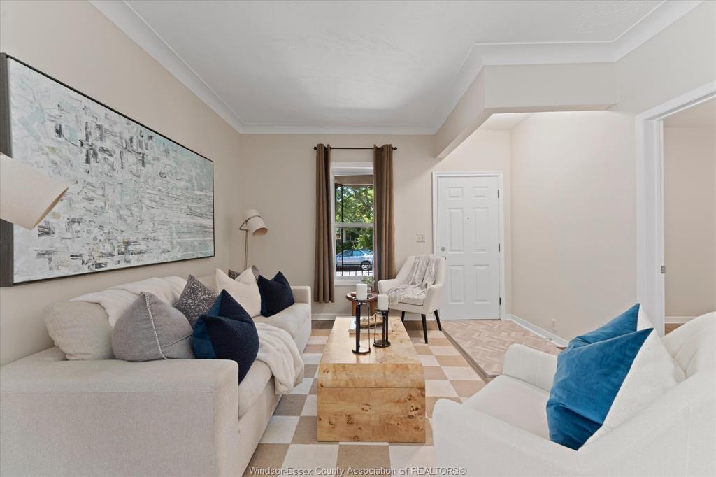 663 Brock Street, Windsor, ON - Indoor