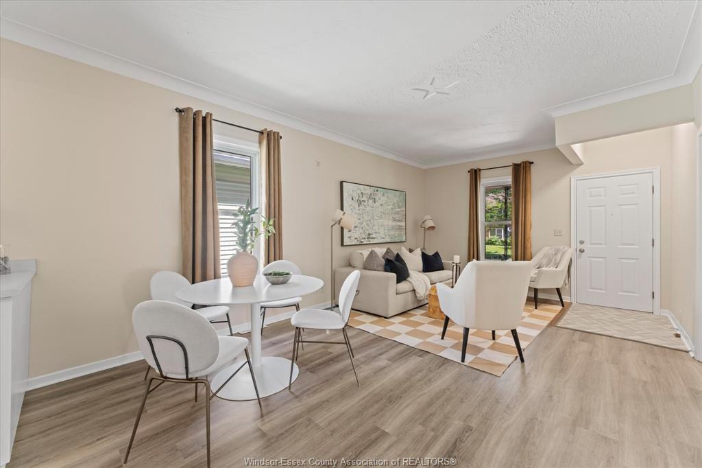 663 Brock Street, Windsor, ON - Indoor Photo Showing Dining Room