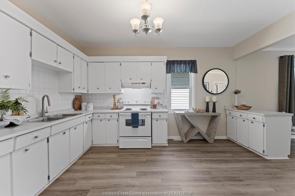 663 Brock Street, Windsor, ON - Indoor Photo Showing Kitchen With Double Sink