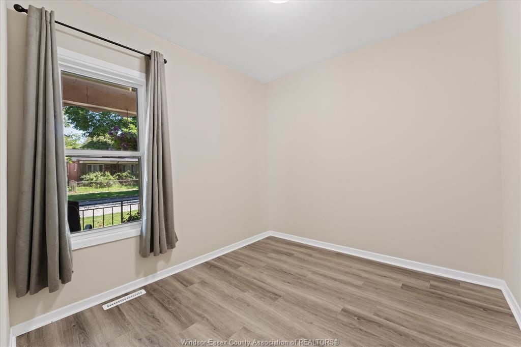 663 Brock Street, Windsor, ON - Indoor Photo Showing Other Room